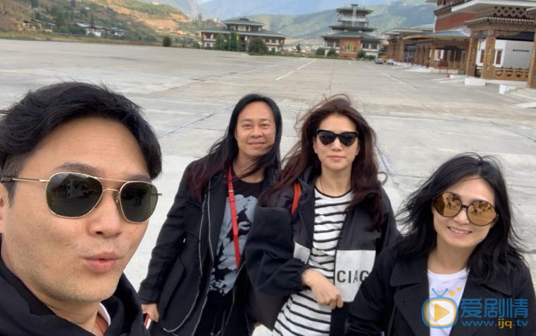 袁咏仪与人合照 袁咏仪高清写真_袁咏仪高清剧照