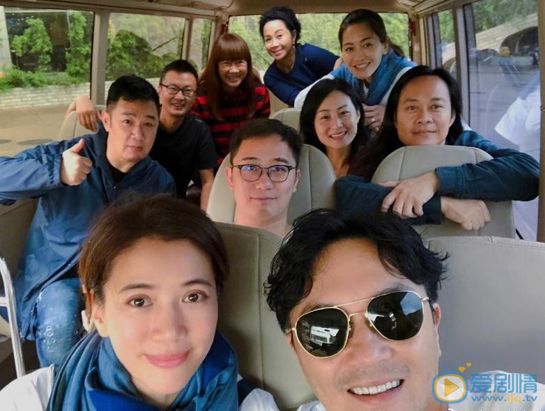 袁咏仪与人合照 袁咏仪高清写真_袁咏仪高清剧照