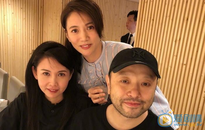 袁咏仪与人合照 袁咏仪高清写真_袁咏仪高清剧照