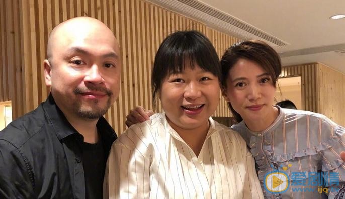 袁咏仪与人合照 袁咏仪高清写真_袁咏仪高清剧照