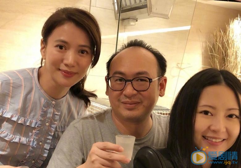 袁咏仪与人合照 袁咏仪高清写真_袁咏仪高清剧照