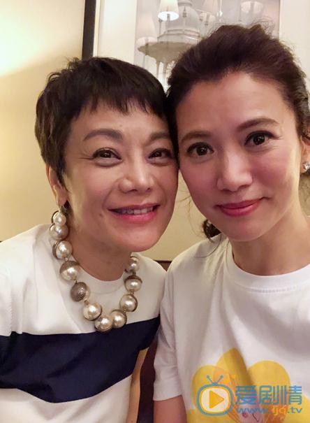 袁咏仪与人合照 袁咏仪高清写真_袁咏仪高清剧照