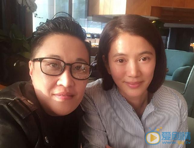 袁咏仪与人合照 袁咏仪高清写真_袁咏仪高清剧照