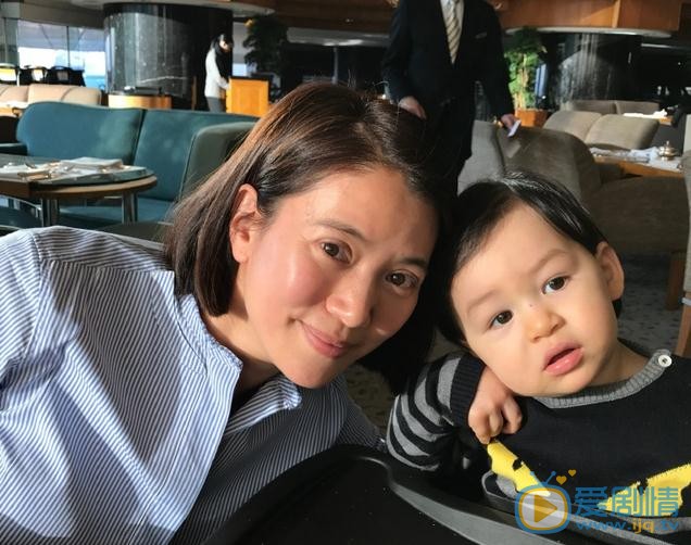 袁咏仪与人合照 袁咏仪高清写真_袁咏仪高清剧照