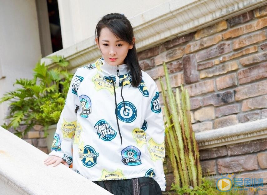 张咏棋街拍大片 张咏棋高清写真_张咏棋高清剧照