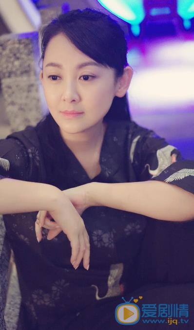 张咏棋街拍大片 张咏棋高清写真_张咏棋高清剧照
