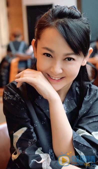 张咏棋街拍大片 张咏棋高清写真_张咏棋高清剧照