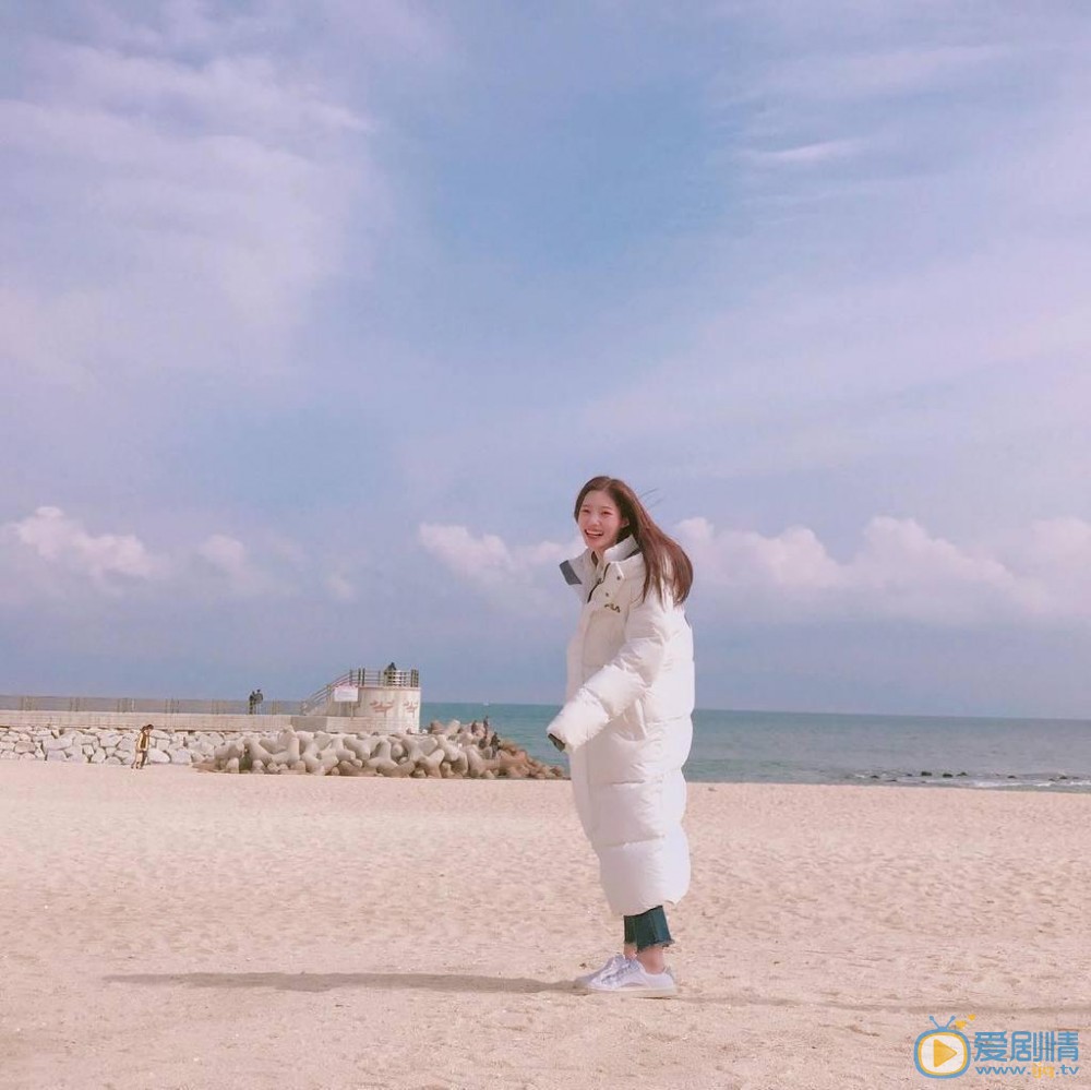郑采妍户外写真 郑采妍高清写真_郑采妍高清剧照