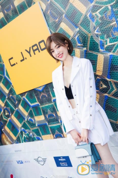 何美璇街拍大片 何美璇高清写真_何美璇高清剧照