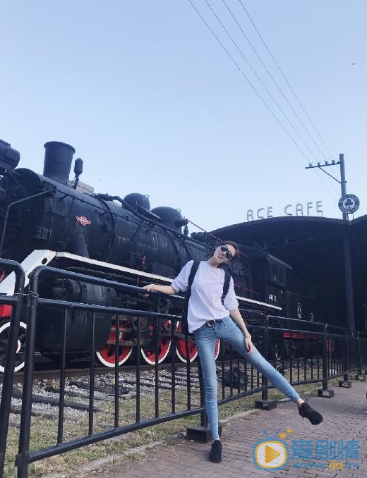 何美璇户外旅行 何美璇高清写真_何美璇高清剧照