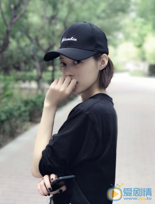 何美璇街拍大片 何美璇高清写真_何美璇高清剧照