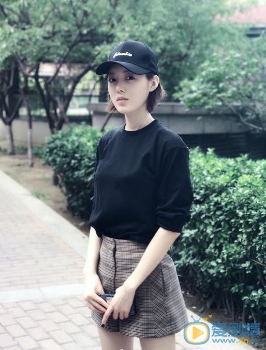 何美璇街拍大片 何美璇高清写真_何美璇高清剧照