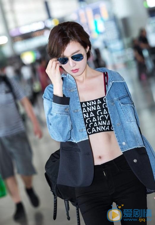 何美璇街拍大片 何美璇高清写真_何美璇高清剧照