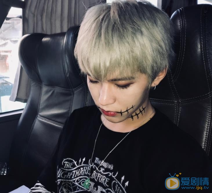 李希侃迪士尼乐园照 李希侃高清写真_李希侃高清剧照