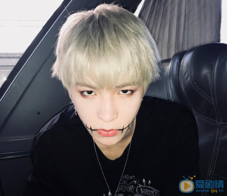 李希侃迪士尼乐园照 李希侃高清写真_李希侃高清剧照
