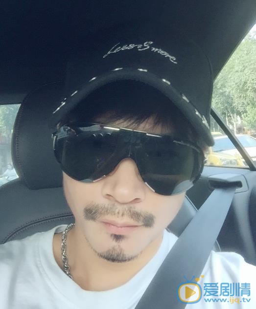 李炳渊生活照 李炳渊生活照