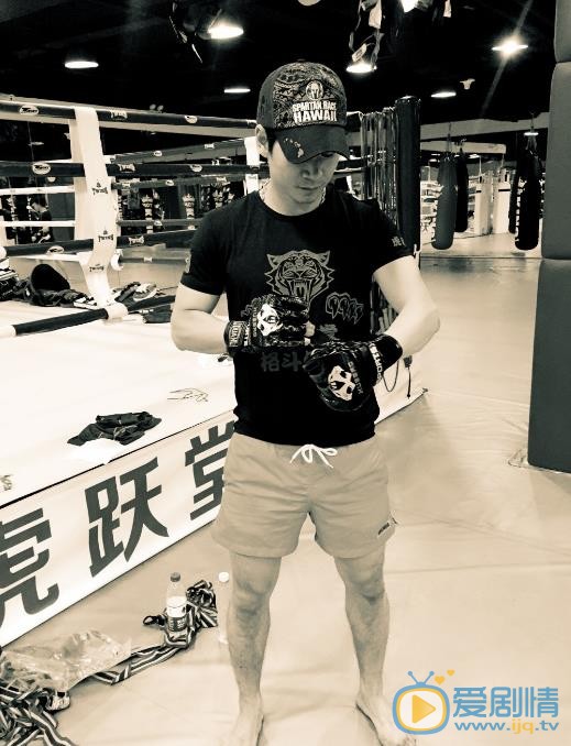 李炳渊生活照 李炳渊高清写真_李炳渊高清剧照