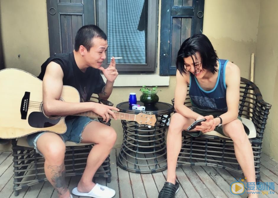 李九霄与他人合照 李九霄高清写真_李九霄高清剧照