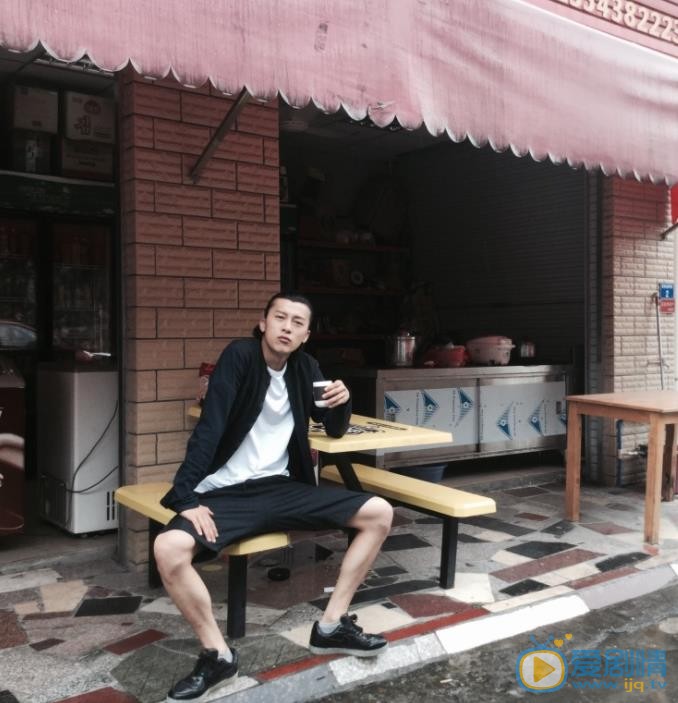 李九霄街拍照 李九霄高清写真_李九霄高清剧照