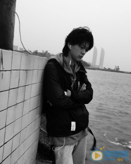 李九霄休闲照 李九霄高清写真_李九霄高清剧照