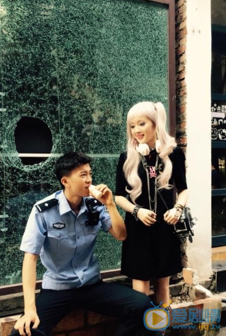 李九霄与他人合照 李九霄高清写真_李九霄高清剧照