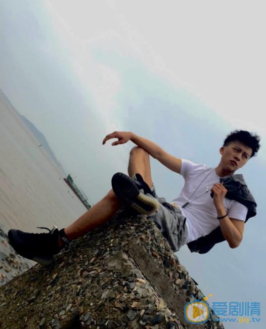 李九霄休闲照 李九霄高清写真_李九霄高清剧照
