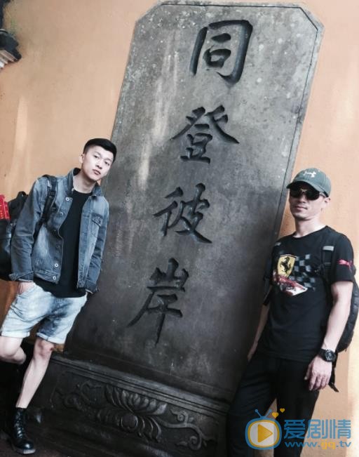 李九霄与他人合照 李九霄高清写真_李九霄高清剧照
