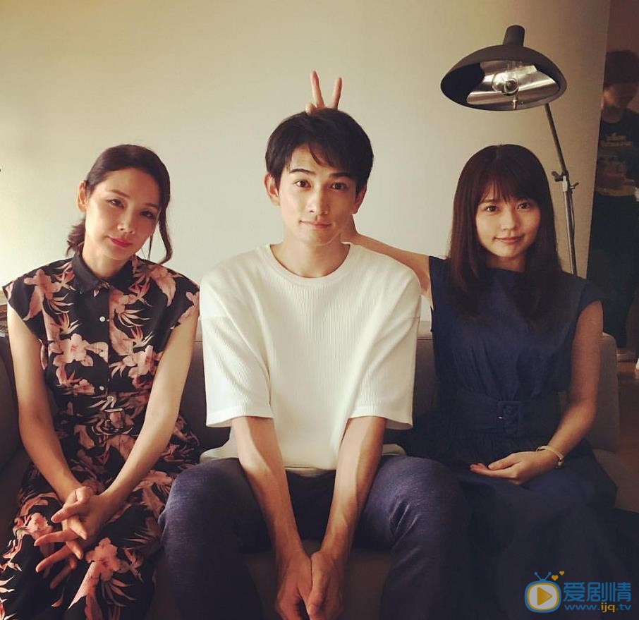 有村架纯与人合照 有村架纯高清写真_有村架纯高清剧照