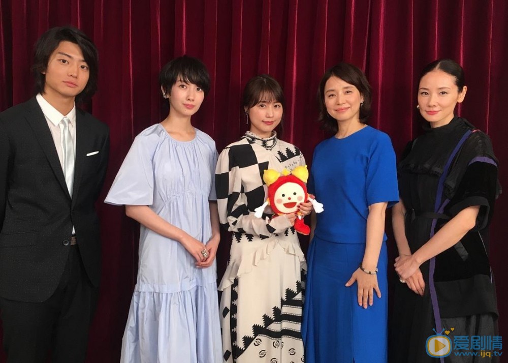 有村架纯与人合照 有村架纯高清写真_有村架纯高清剧照