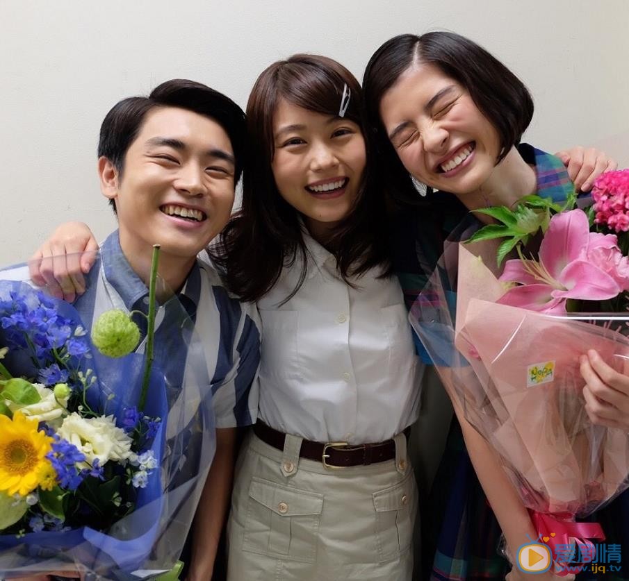 有村架纯与人合照 有村架纯高清写真_有村架纯高清剧照