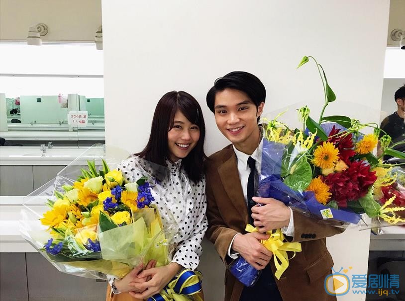 有村架纯与人合照 有村架纯高清写真_有村架纯高清剧照