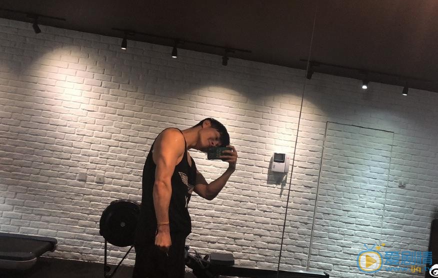 李昕亮生活照 李昕亮高清写真_李昕亮高清剧照