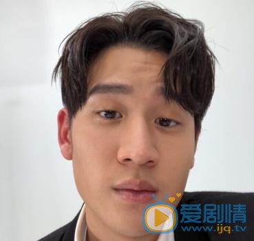 周兴哲自拍照 周兴哲自拍照