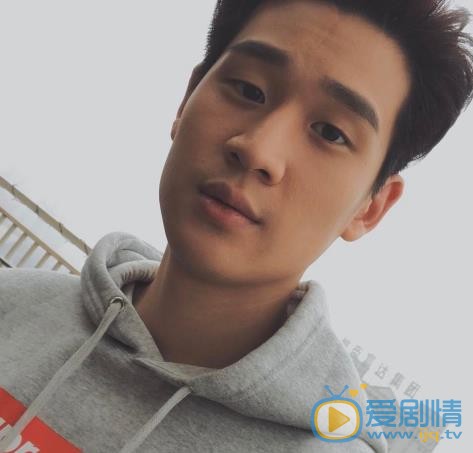 周兴哲自拍照 周兴哲高清写真_周兴哲高清剧照