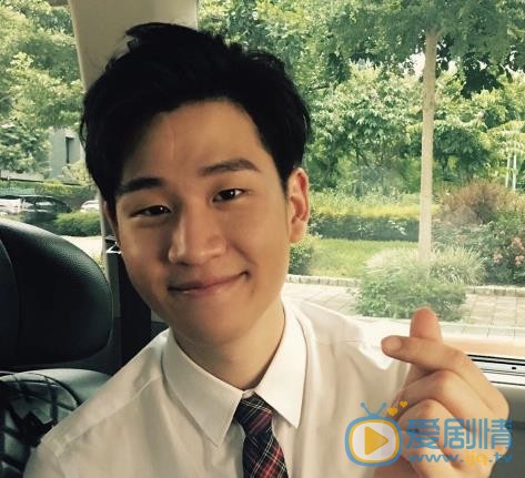 周兴哲自拍照 周兴哲高清写真_周兴哲高清剧照