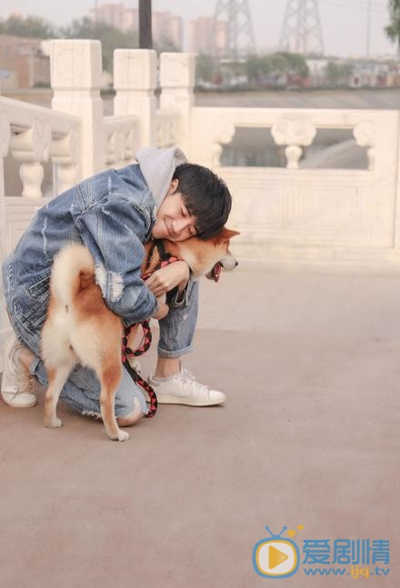 许乐骁街拍写真 许乐骁高清写真_许乐骁高清剧照