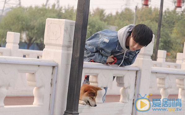 许乐骁街拍写真 许乐骁高清写真_许乐骁高清剧照