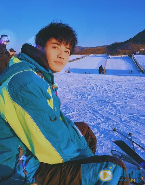 许乐骁雪地照 许乐骁高清写真_许乐骁高清剧照