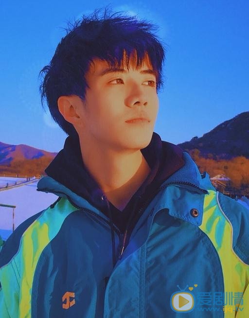 许乐骁雪地照 许乐骁高清写真_许乐骁高清剧照