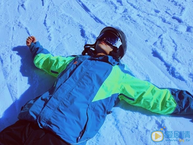 许乐骁雪地照 许乐骁高清写真_许乐骁高清剧照