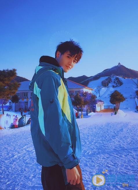 许乐骁雪地照 许乐骁高清写真_许乐骁高清剧照