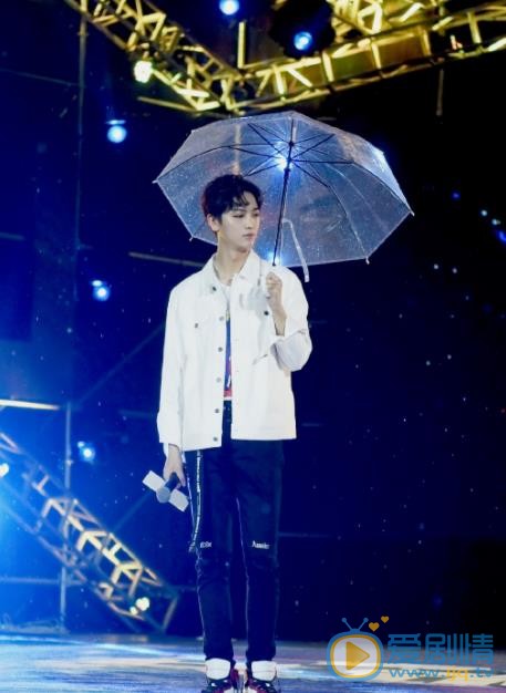 杨梓鑫舞台照 杨梓鑫高清写真_杨梓鑫高清剧照
