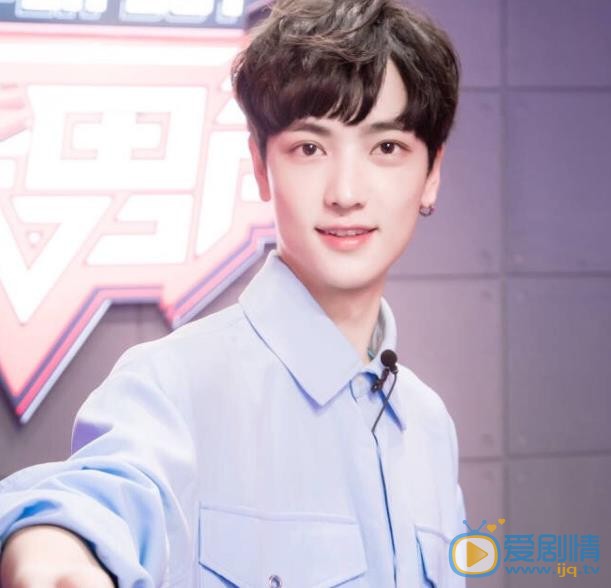 杨梓鑫《快乐男声》节目照 杨梓鑫高清写真_杨梓鑫高清剧照