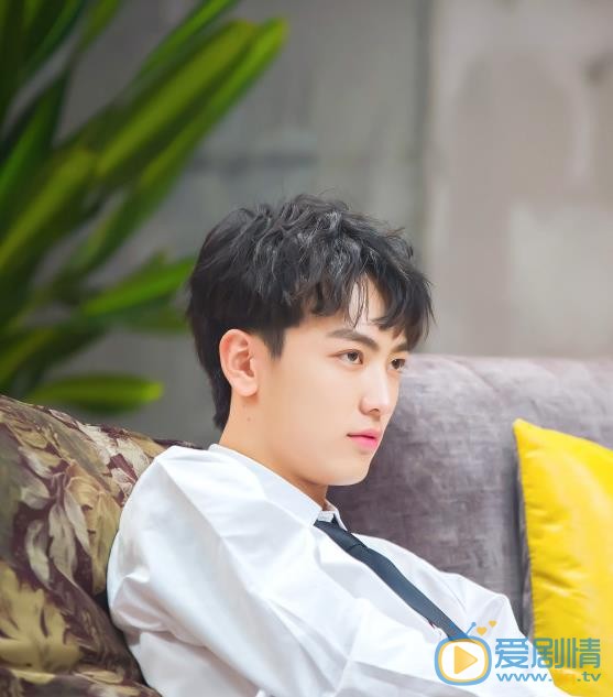 杨梓鑫《快乐男声》节目照 杨梓鑫高清写真_杨梓鑫高清剧照