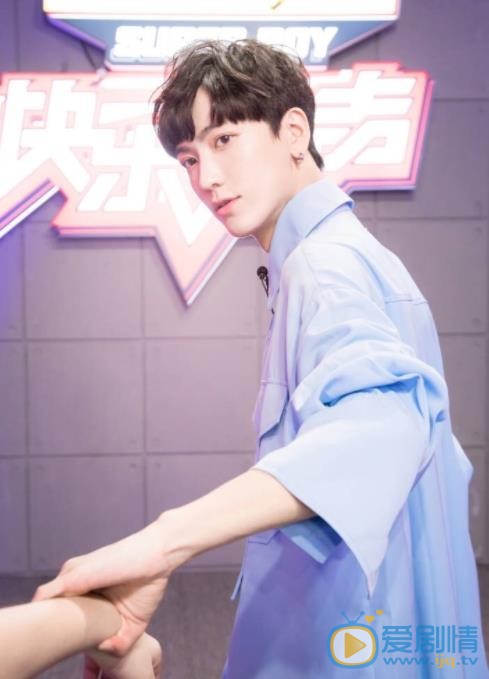 杨梓鑫《快乐男声》节目照 杨梓鑫高清写真_杨梓鑫高清剧照