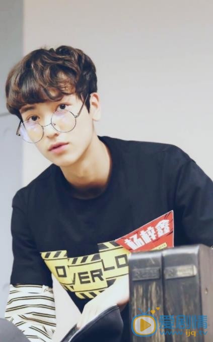 杨梓鑫《快乐男声》节目照 杨梓鑫高清写真_杨梓鑫高清剧照