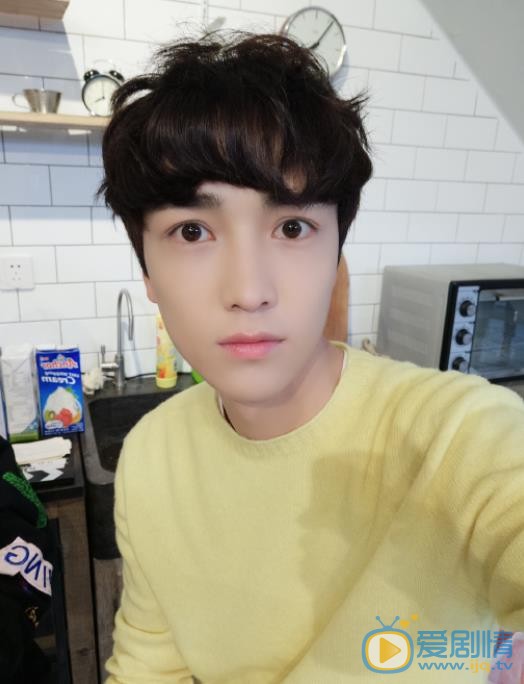 杨梓鑫自拍照 杨梓鑫高清写真_杨梓鑫高清剧照