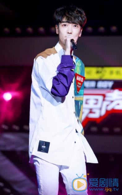 杨梓鑫《快乐男声》节目照 杨梓鑫高清写真_杨梓鑫高清剧照
