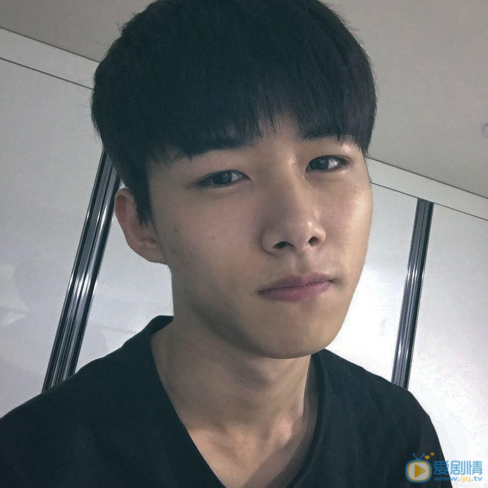 徐志焄帅气自拍照 徐志焄高清写真_徐志焄高清剧照