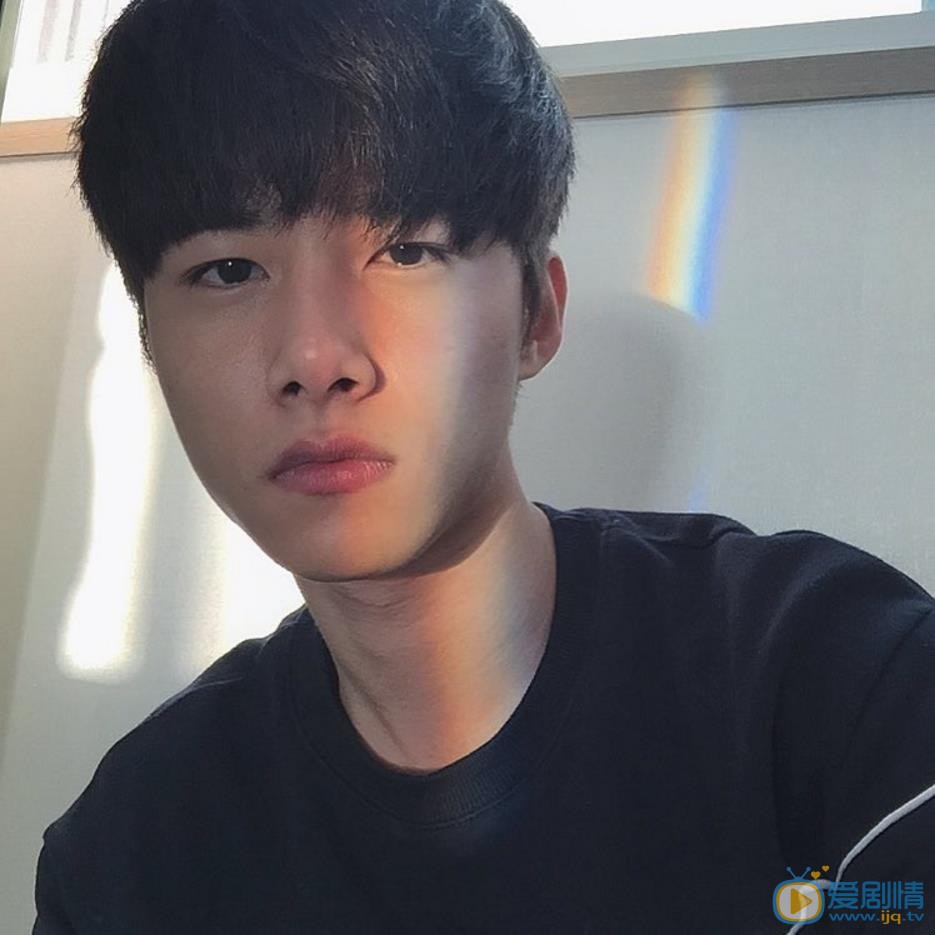 徐志焄帅气自拍照 徐志焄高清写真_徐志焄高清剧照